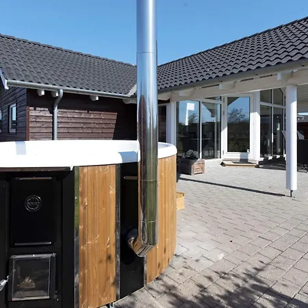 8 Person In Idestrup Bøtø By